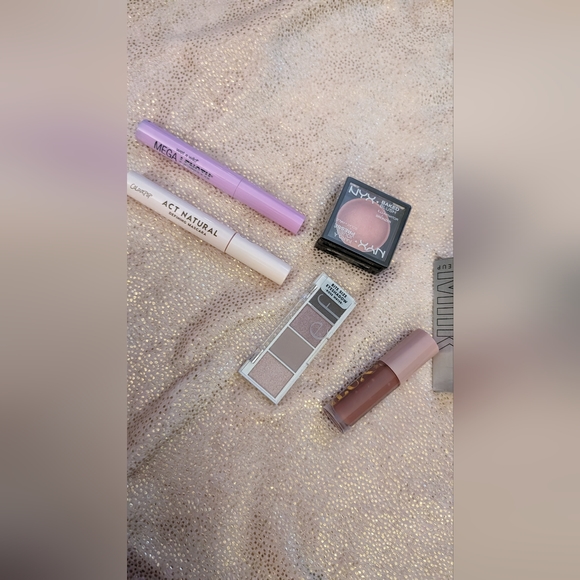 Make Up Bundle - Picture 9 of 9